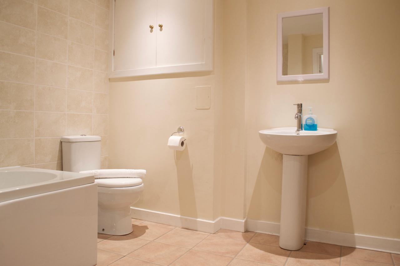 3 Bedroom Apartment Accommodates 8 Edinburgh Bagian luar foto
